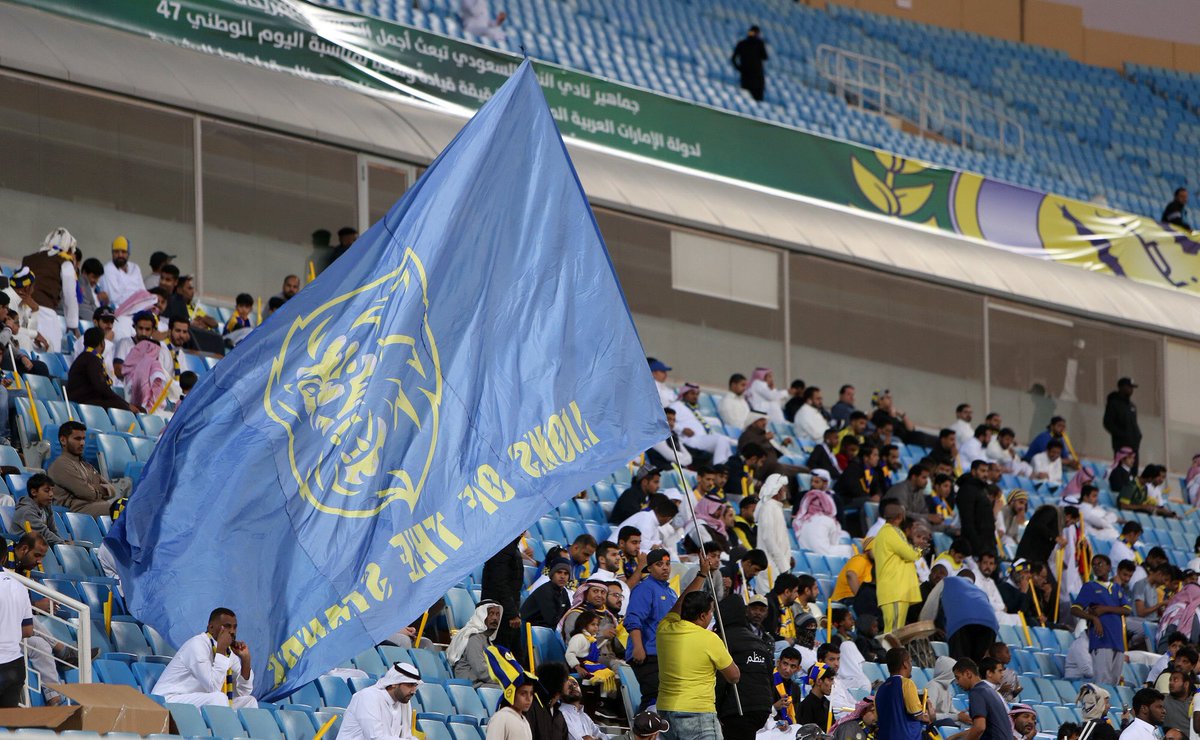 صور.. توافد جماهير النصر والوحدة على ملعب الملز