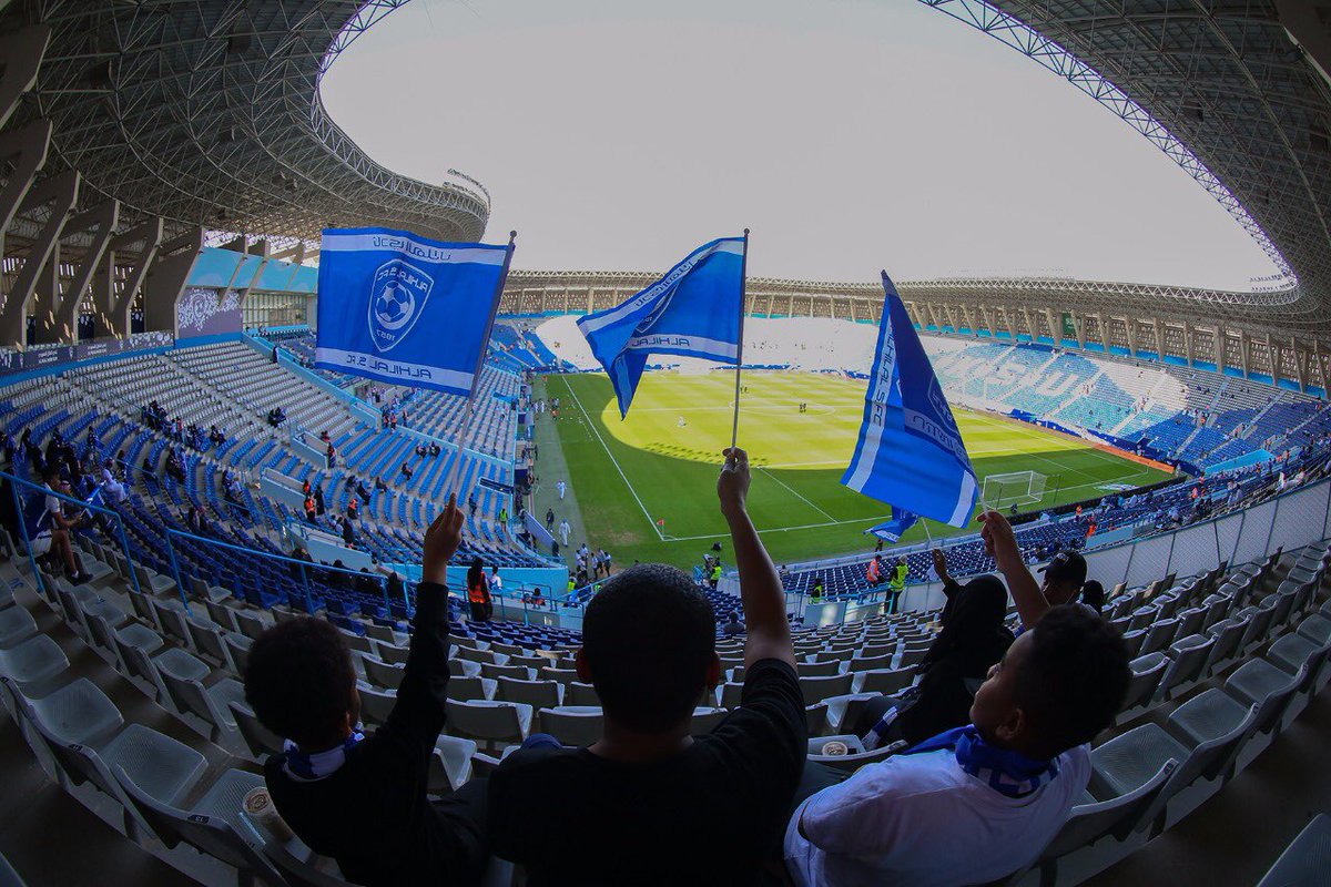 صور.. توافد جماهير الهلال والأهلي إلى محيط الرعب