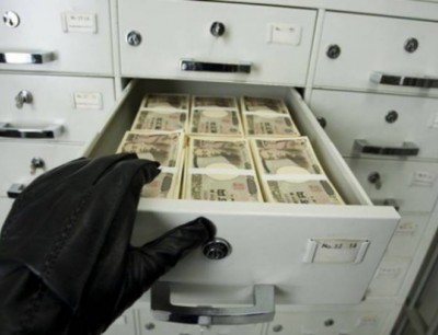 تفاصيل سرقة 20 ملیون درھم من حسابات عملاء أحد البنوك بالإمارات