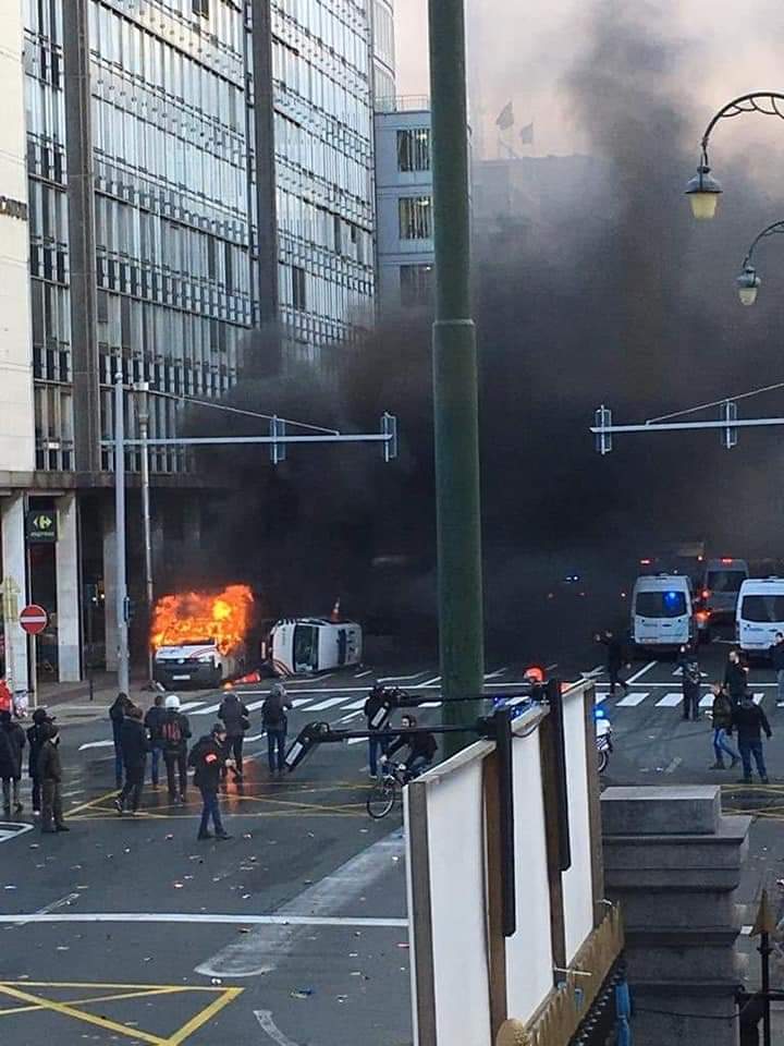 تظاهرات #فرنسا .. مخربون وإصابات وتوقيف 1385 شخصًا
