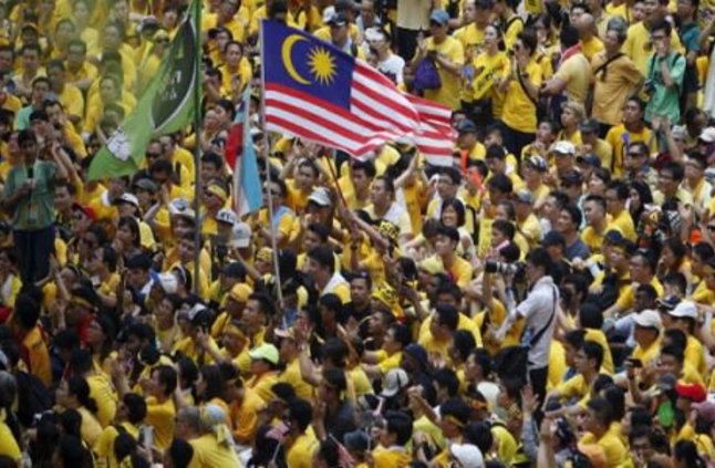 السفارة في ماليزيا تحذر من ارتداء ملابس المتظاهرين أو الاختلاط بهم