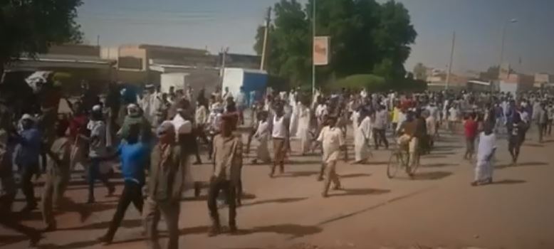 ارتفاع ضحايا مظاهرات السودان لـ 8 قتلى في عطبرة و القضارف