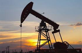 النفط يهبط 3 % مع ضعف الأسهم العالمية - المواطن