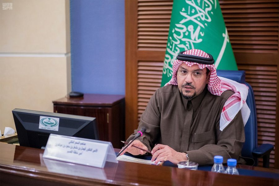 أمير القصيم يبحث مشاريع  الإسكان التعاوني في المنطقة