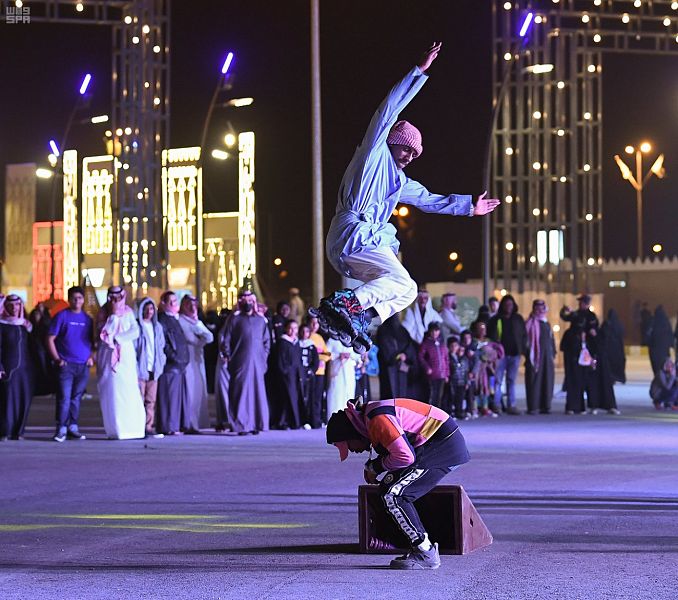 صور.. جادة الجنادرية تضفي طابعًا عصريًّا لزوارها