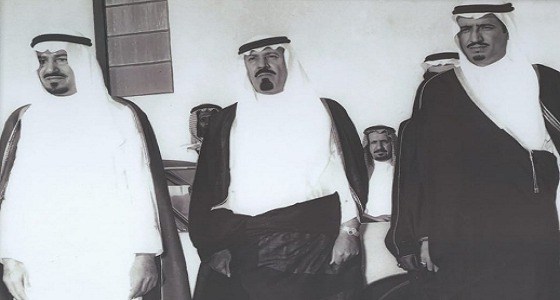 شاهد.. 3 ملوك للمملكة في صورة نادرة قبل 40 عامًا