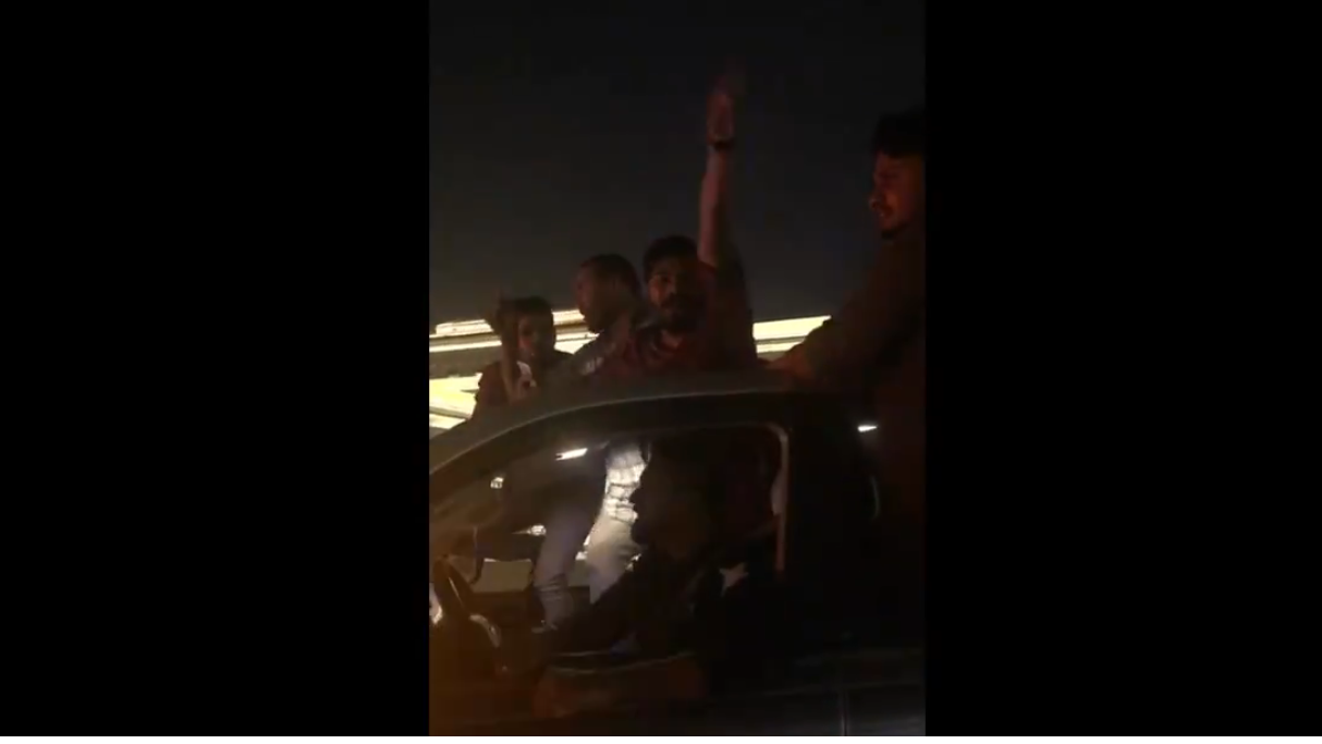 فيديو.. هكذا احتفل القطريون الأجانب بهزيمة الإمارات.. وآل الشيخ: الله يرحم شعب قطر
