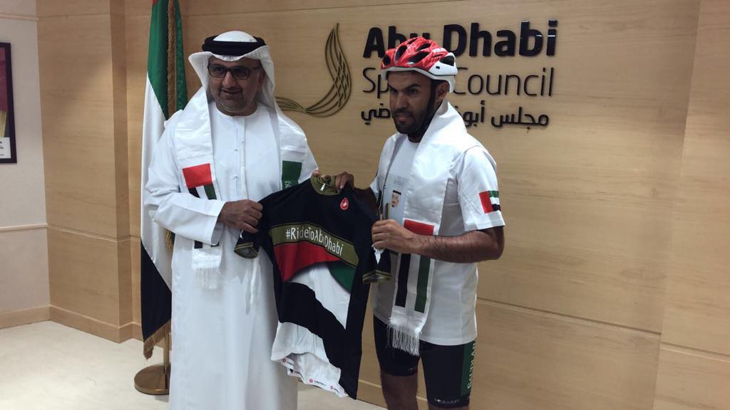 فيديو وصور.. رحالة سعودي يقطع 1000 كم بدراجته الهوائية دعمًا للأخضر في كأس آسيا