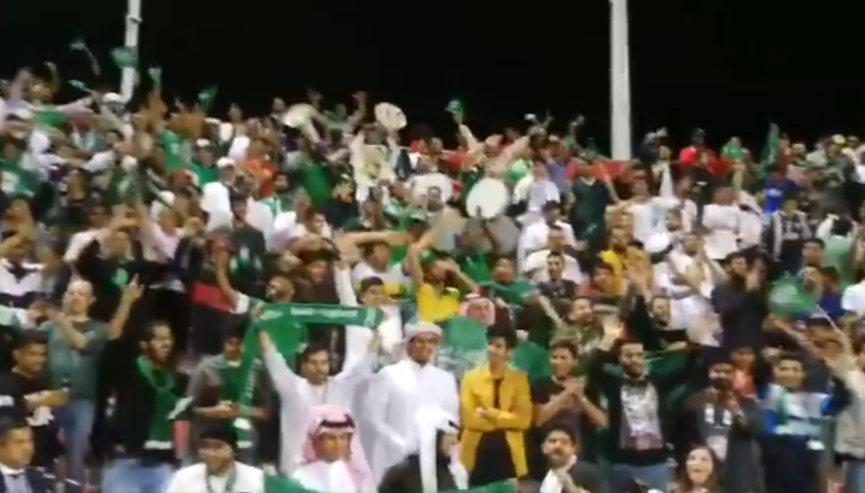 فيديو .. أووه يا سعودي تُلهب أجواء مباراة السعودية وكوريا الشمالية