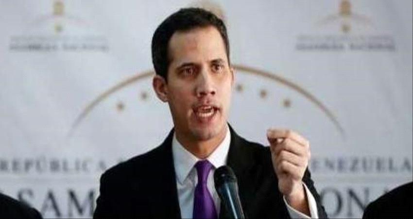رئيس برلمان فنزويلا يؤدي اليمين رئيسًا للبلاد