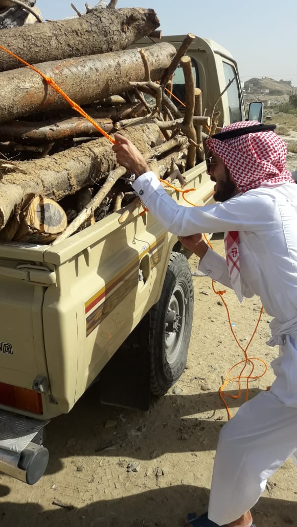 مصادرة 15 طنًا من الحطب في محايل