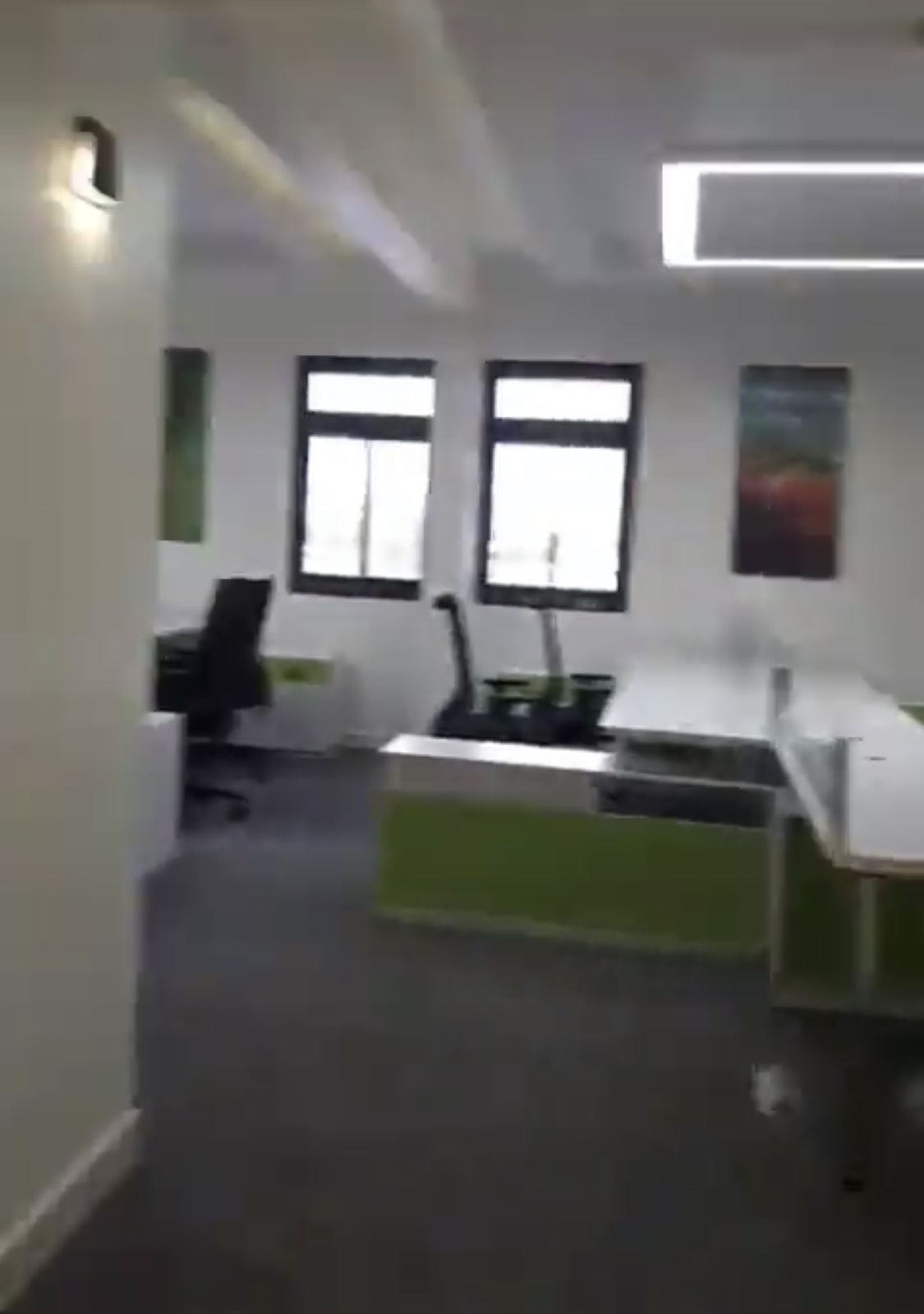 فيديو.. صحة الشرقية تطور بيئة عملها بإزالة جدران مكاتبها المغلقة