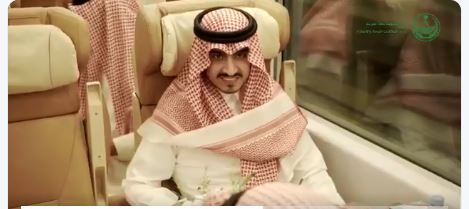 فيديو.. من جدة إلى مكة بدر بن سلطان يستقل قطار الحرمين في أول أيام مباشرته