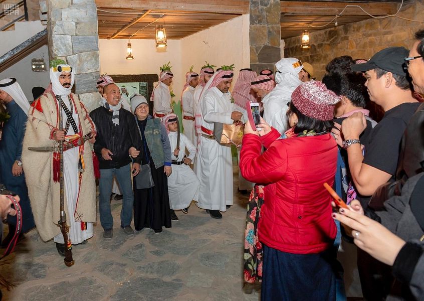 صور .. عارض الجبّة ينقل زوار الجنادرية إلى ما قبل العصر الجاهلي