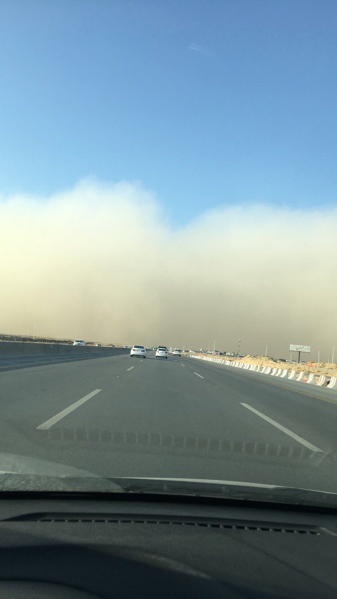 #غبار_الرياض .. بالفيديو والصور عاصفة ترابية تحجب الآفاق بالعاصمة
