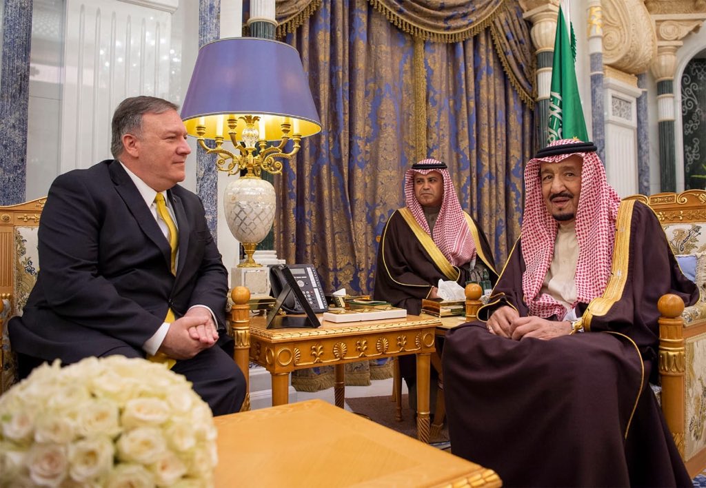 الملك سلمان يستعرض العلاقات التاريخية ومستجدات الأحداث مع وزير الخارجية الأمريكي