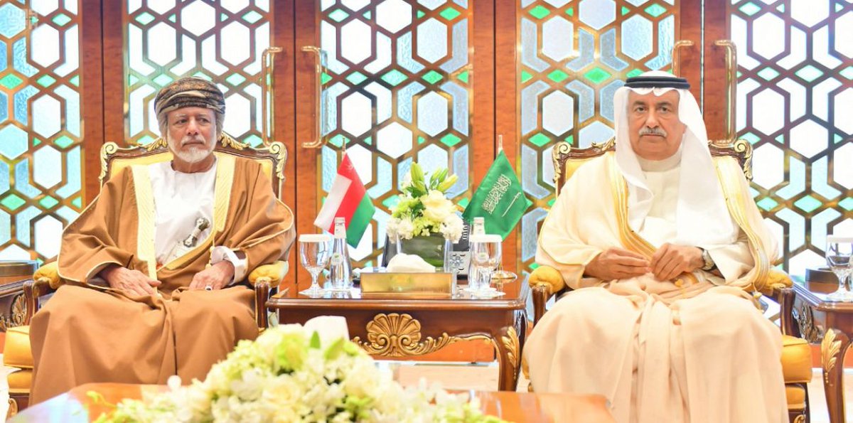 العساف يبحث تعزيز التعاون المشترك مع وزير خارجية عمان