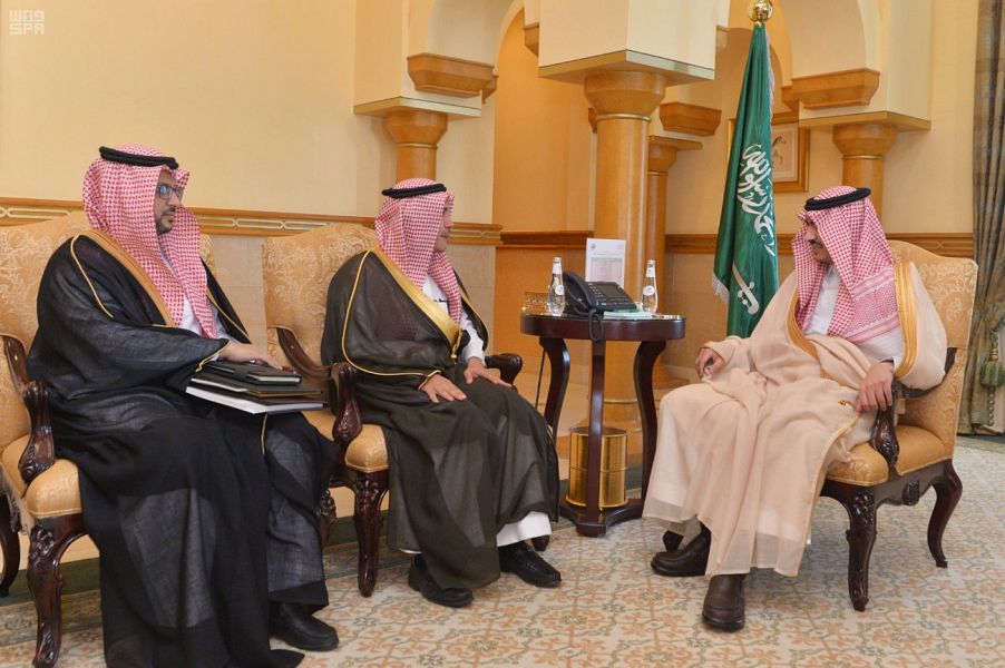 نائب أمير مكة يطلع على مشروعات جامعة الطائف
