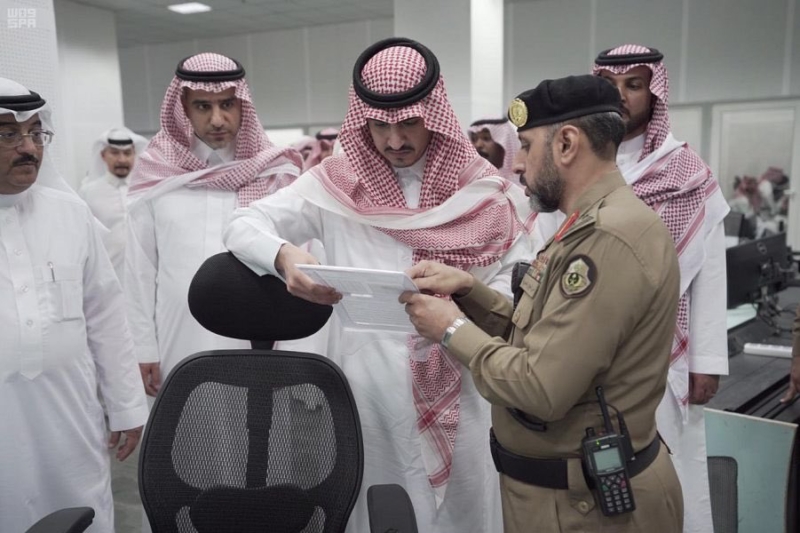 نائب أمير مكة يتفقد غرفة عمليات أمن المسجد الحرام وساحاته صحيفة نائب أمير مكة يتفقد غرفة عمليات أمن المسجد الحرام وساحاته صحيفة