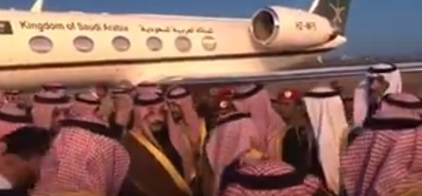 فيديو.. أمير عسير تركي بن طلال يصل مطار أبها لمباشرة مهام عمله