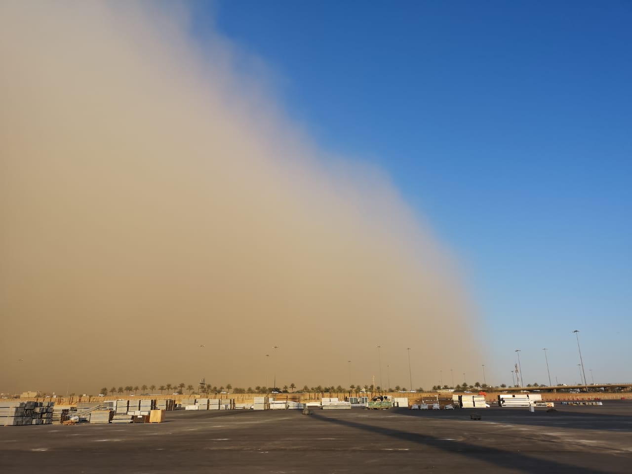 غبار في الرياض و4 مناطق ودرجات الحرارة تواصل التراجع