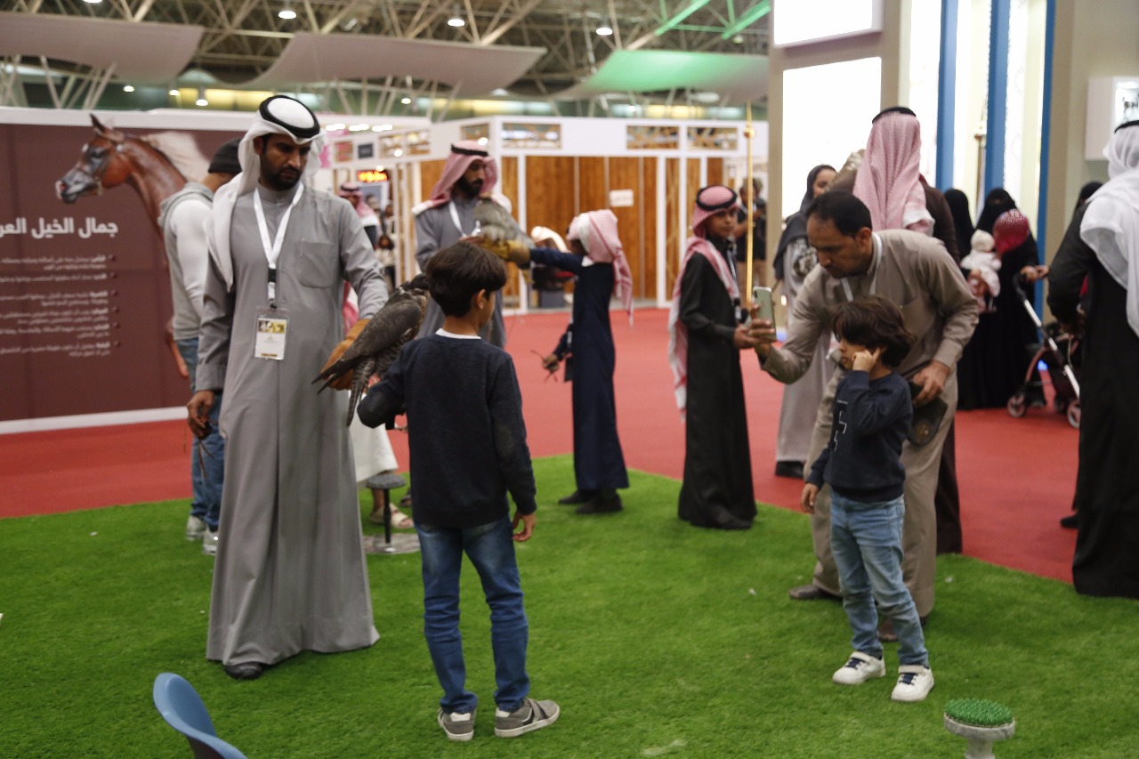 صور.. معرض الرياض للأصالة والتراث يوفر نافذة تسويقية للمنتجات الوطنية