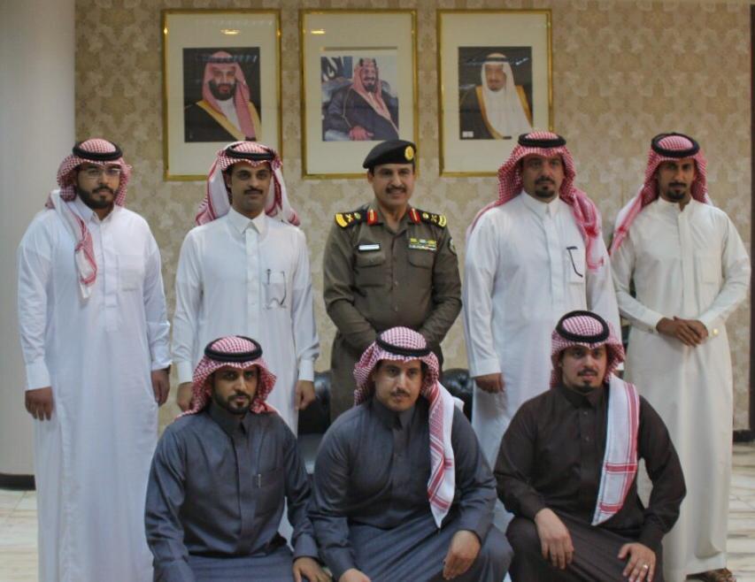 نائب مدير شرطة الرياض يكرم كاشفي قضايا جنائية