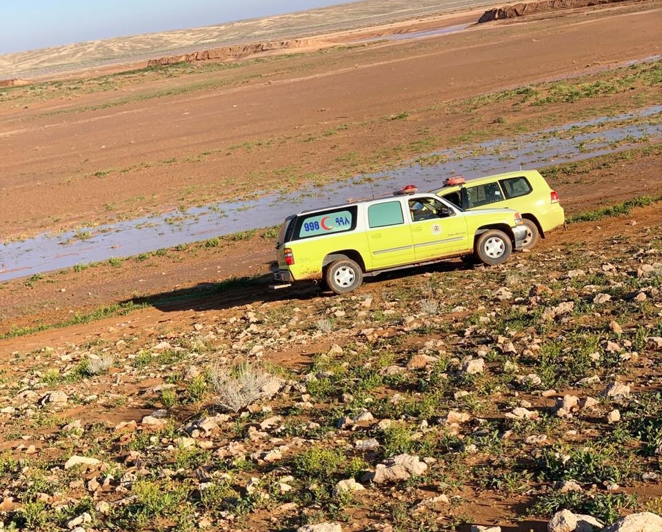 انتشال جثة شخص جرفته سيول عرعر