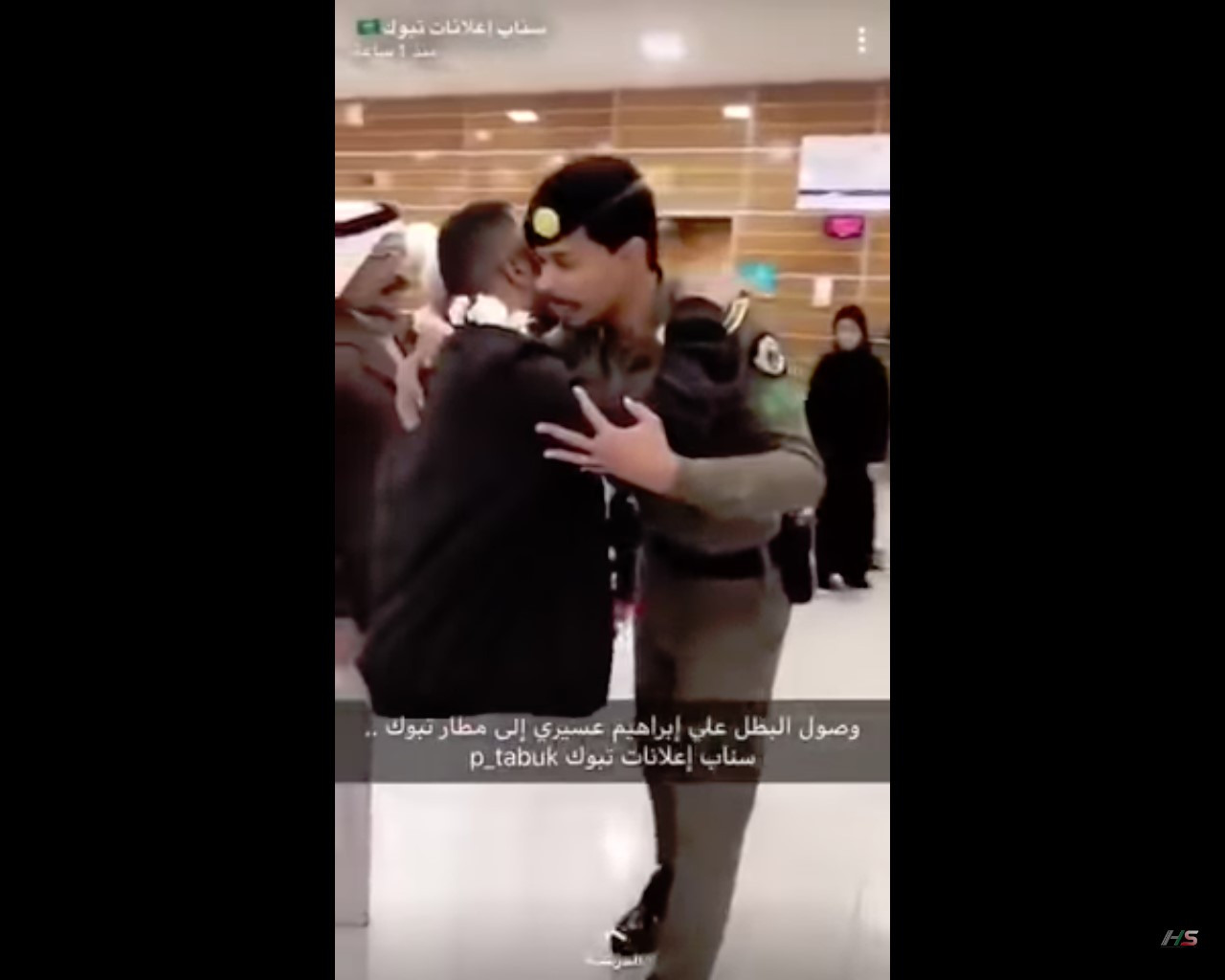 فيديو.. استقبال مؤثر لأحد مصابي الحد في مطار تبوك بعد رحلة علاج خارجية