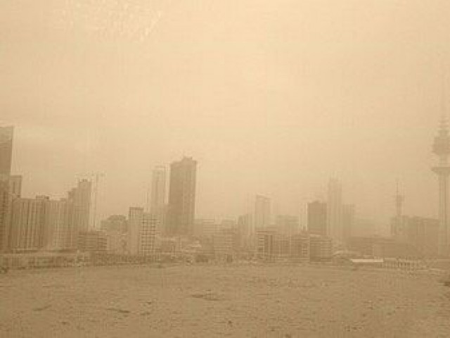 تقلبات الطقس توقف الملاحة البحرية في الموانئ الكويتية