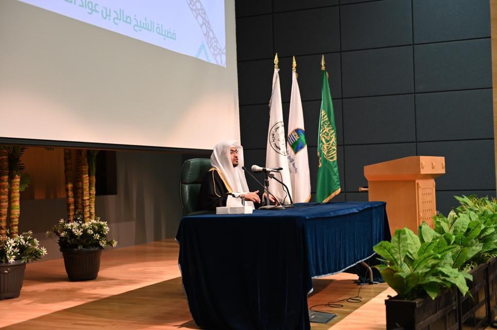 الشيخ المغامسي يختتم دورة الأنبياء في القرآن بحضور 220 طالبًا وطالبة