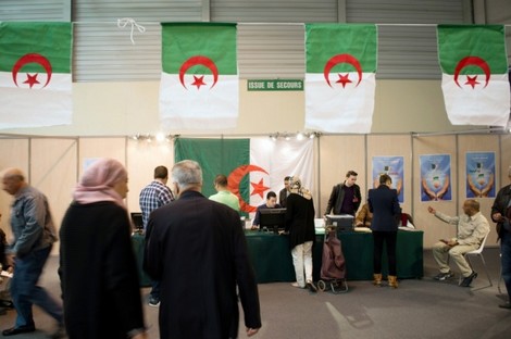 بوتفليقة يدعو الناخبين إلى اختيار رئيس الجزائر الجديد