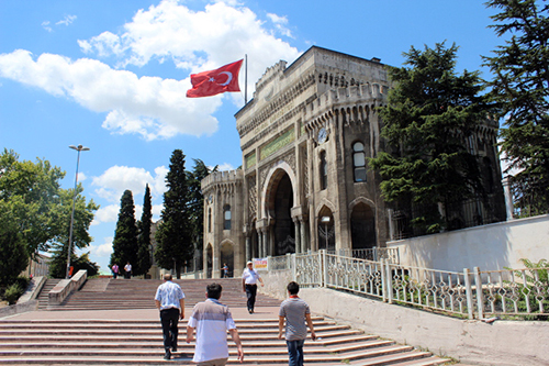 مليون طالب في تركيا يهجرون الجامعة بسبب سوء المعيشة
