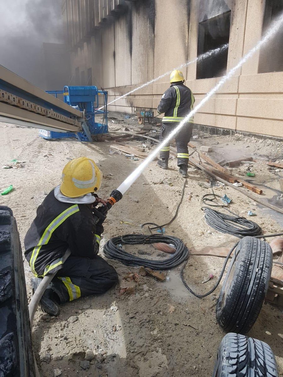 فيديو.. حريق مبنى تحت الإنشاء في جامعة الإمام بالدمام والمدني يتدخل