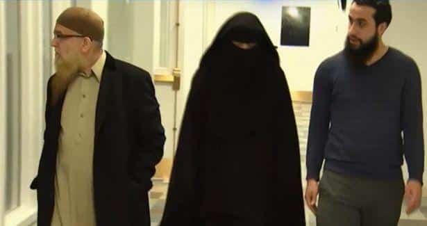 مستشفى يمنع أسرة مسلمة من زيارة أحد أقاربها: يبدون مخيفين!