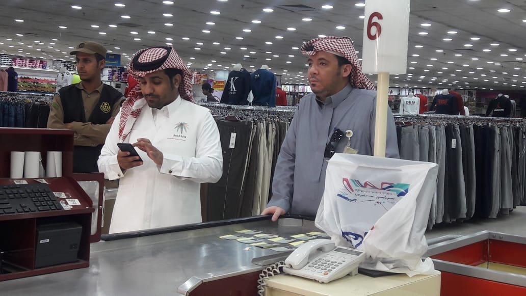 الإطاحة بـ11 وافدًا مخالفًا لنظام الإقامة والعمل بوادي الدواسر