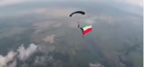 في ذكرى اليوم الوطني.. علم الكويت يحلق عالياً في السماء