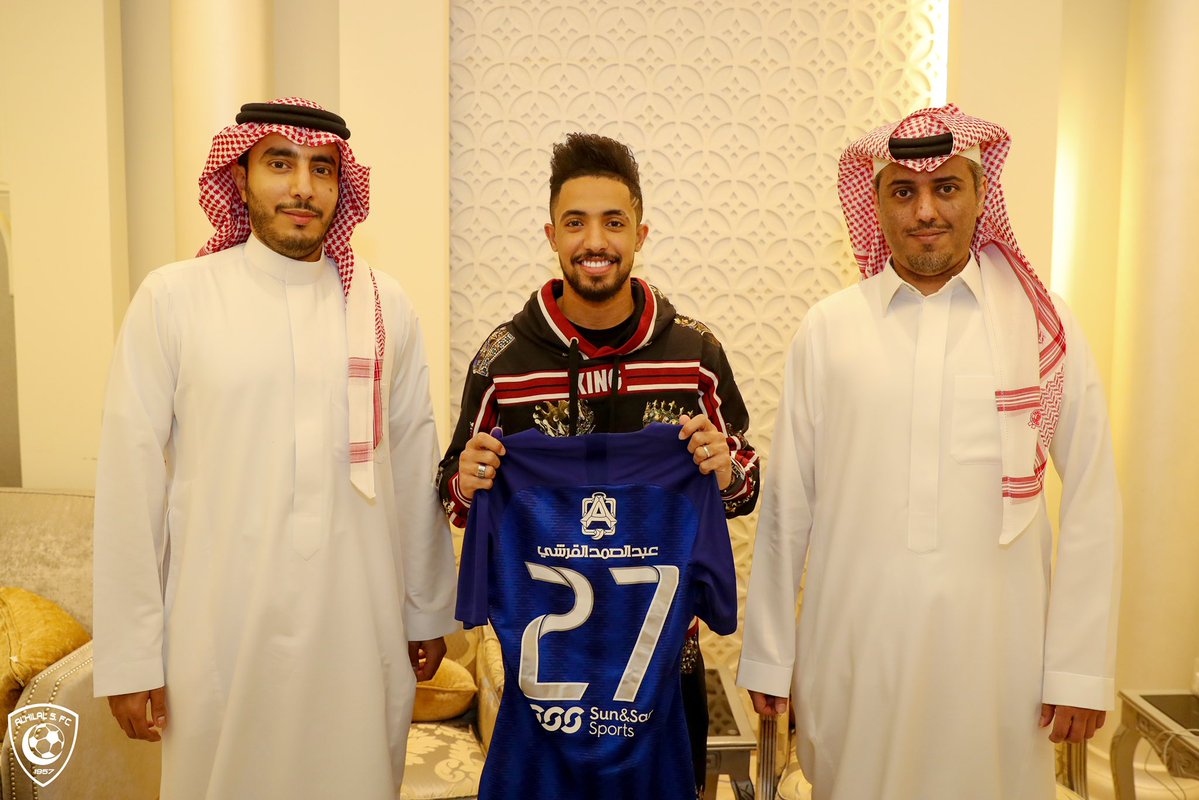 صور .. هتان باهبري يُوقع لـ #الهلال لثلاثة أعوام