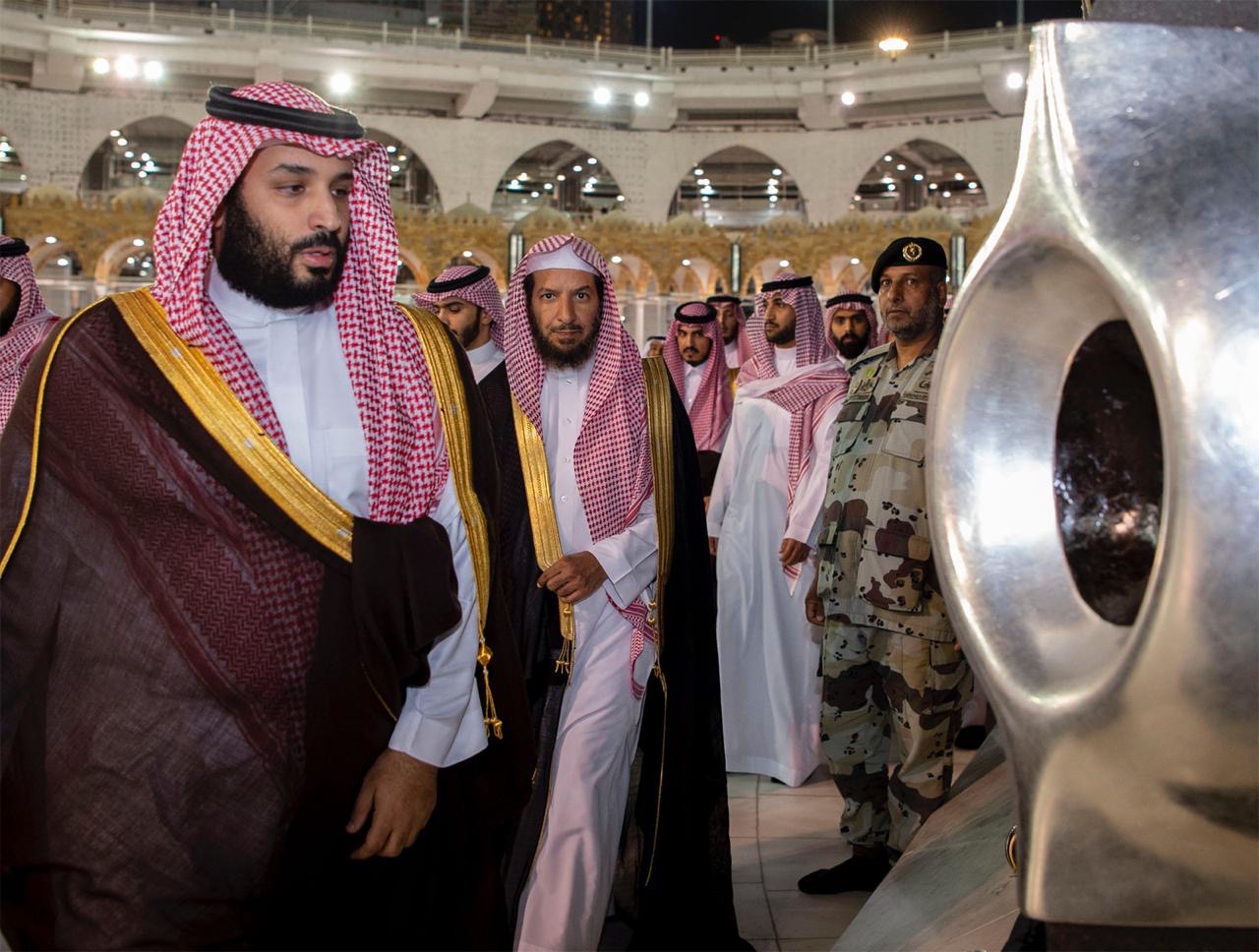 محمد بن سلمان في الحرم المكي.. على نهج الملوك البررة