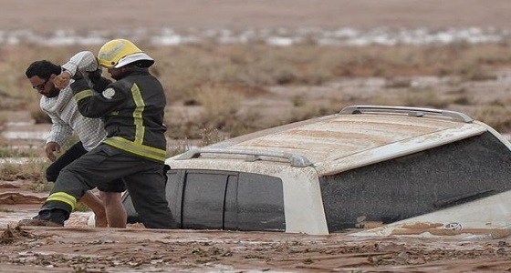 إنقاذ مواطن محتجز داخل مجرى وادي العش