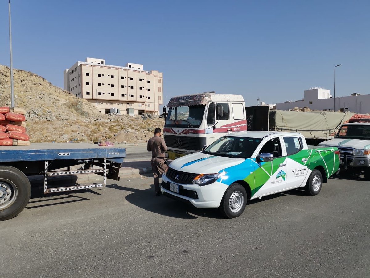 منع الشاحنات والمعدات الثقيلة من الوقوف داخل الأحياء السكنية بمكة المكرمة