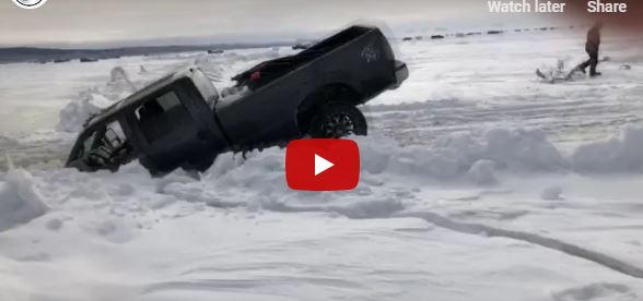 فيديو.. بحيرة جليدية تبتلع مركبة دفع رباعي