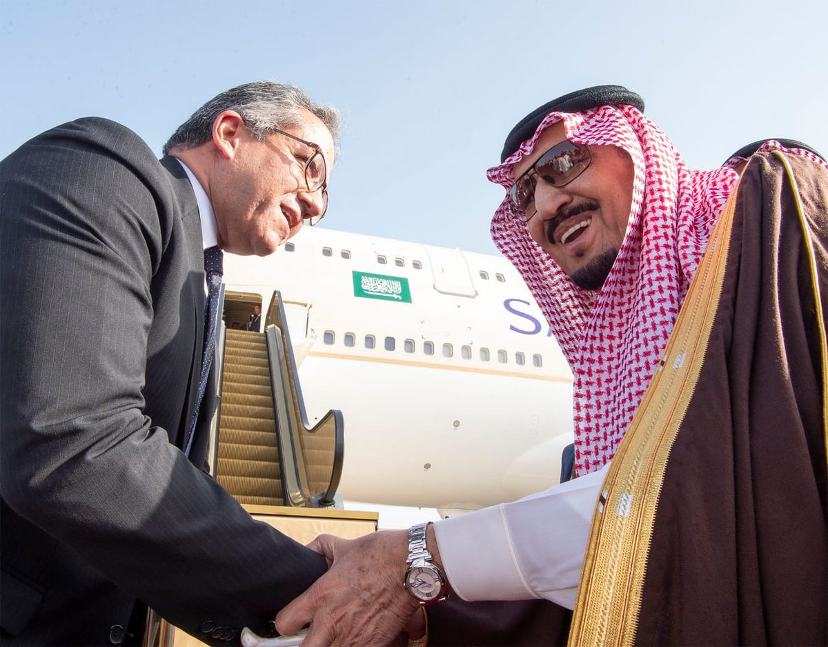 الملك سلمان يغادر مصر بعد أن رأس وفد المملكة في القمة العربية الأوروبية