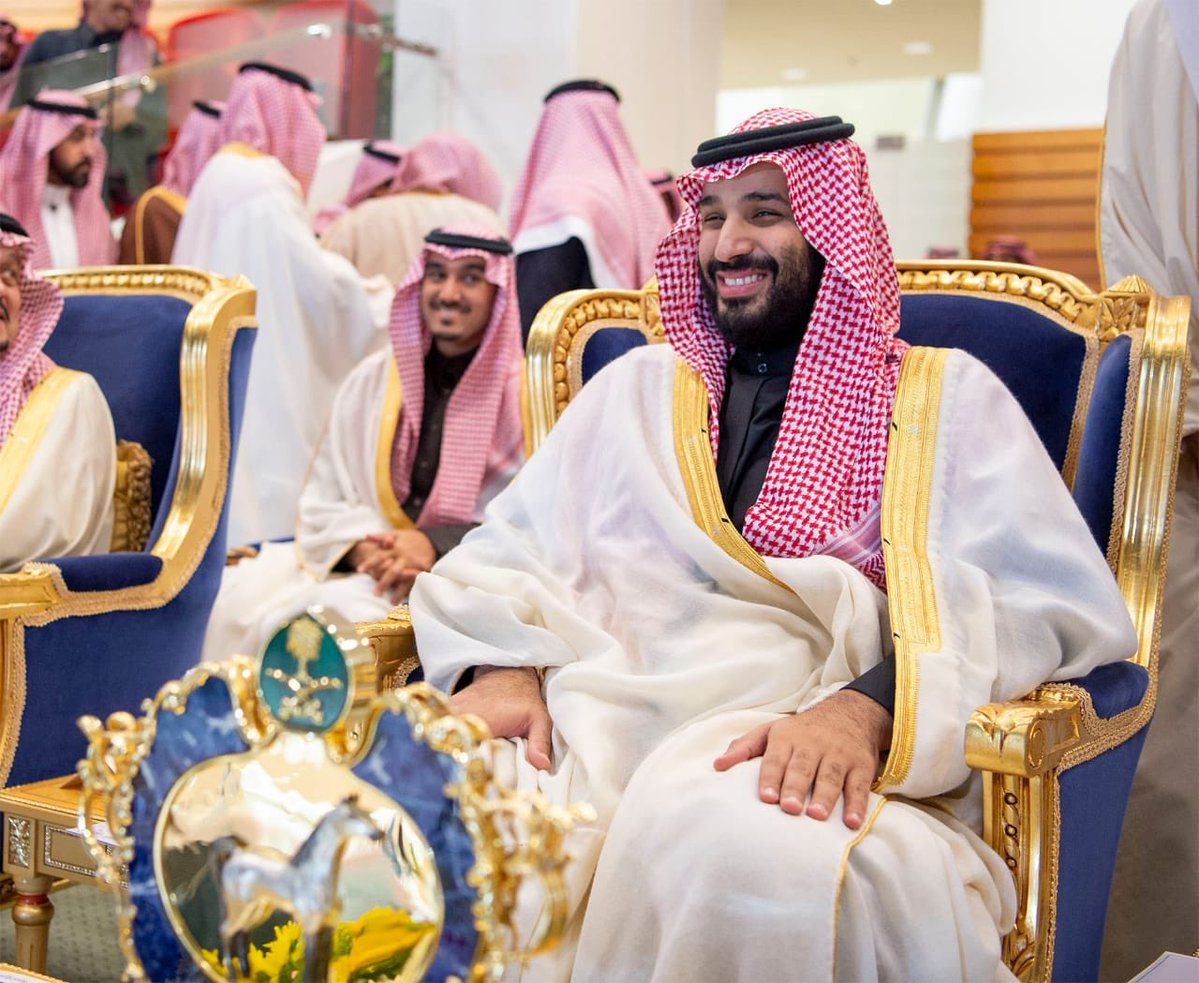 بالفيديو والصور.. الأمير محمد بن سلمان يسلم الجوائز للفائزين في سباق الفروسية الكبير