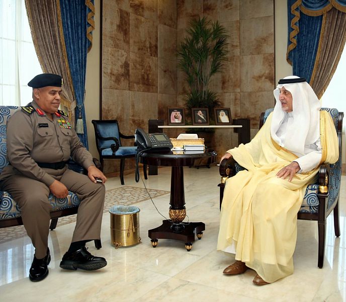 أمير مكة يثمن جهود رجال الأمن ويطلع على أعمال جائزة الفيصل العالمية للشعر