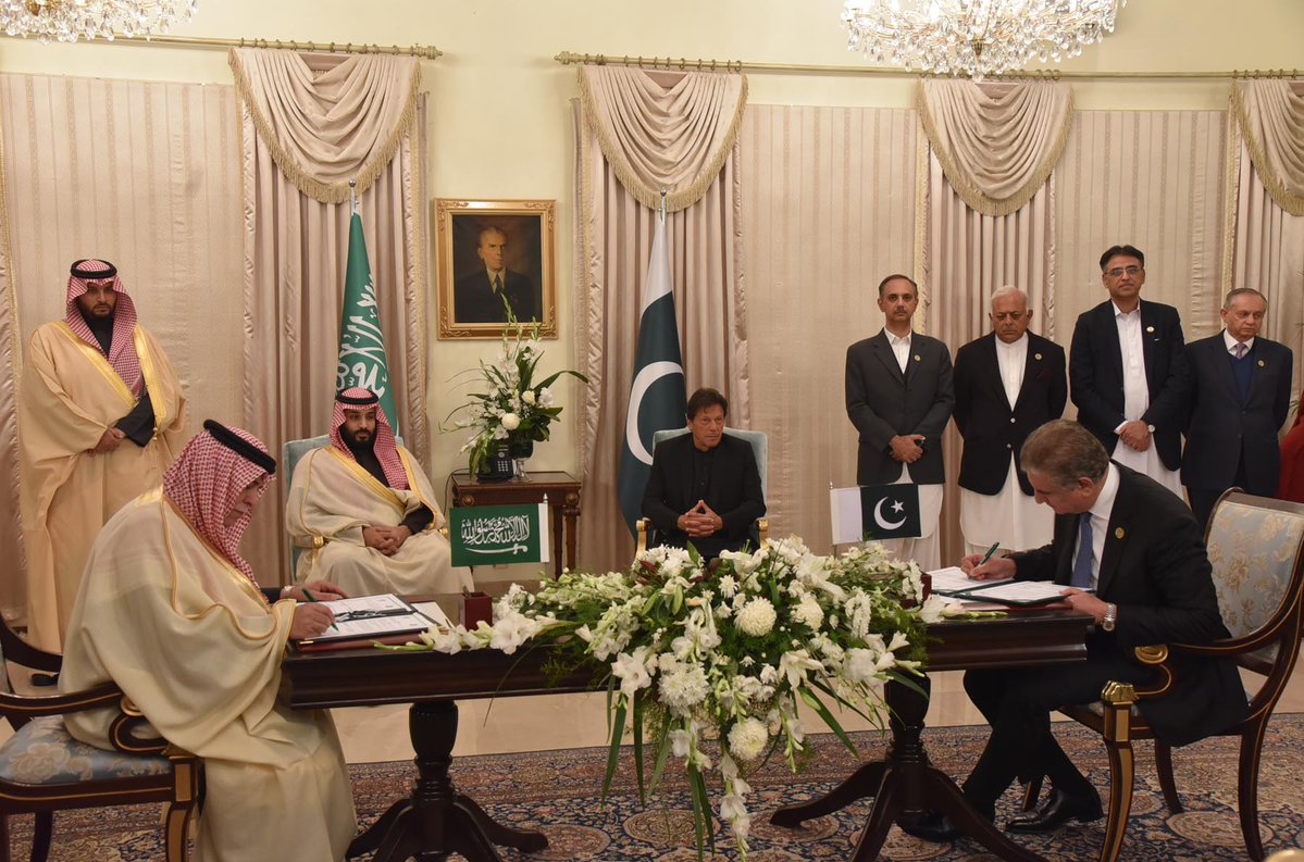 الأمير محمد بن سلمان وعمران خان يشهدان توقيع 8 اتفاقيات ثنائية
