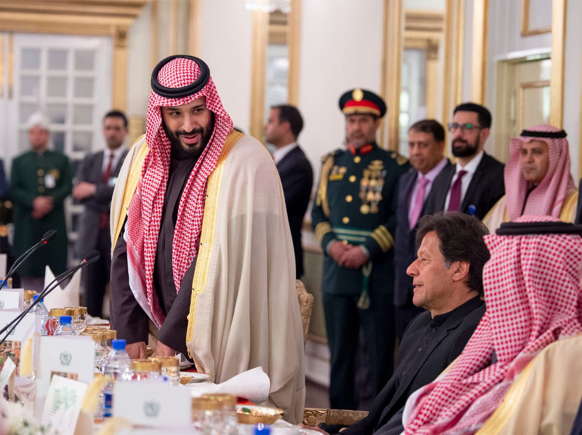 فيديو.. الأمير محمد بن سلمان لعمران خان: اعتبرني سفير باكستان لدى المملكة