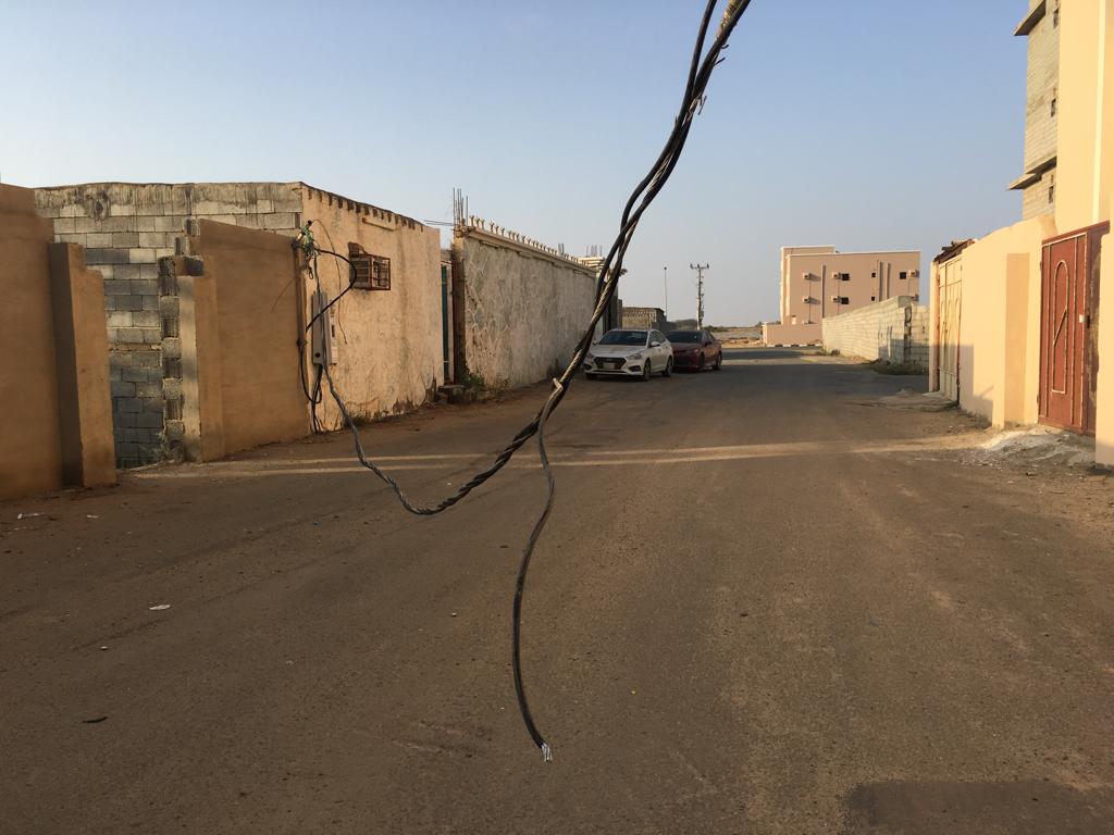 أسلاك متدلية تحمل الموت في شوارع مضايا جازان والكهرباء تتجاهل!