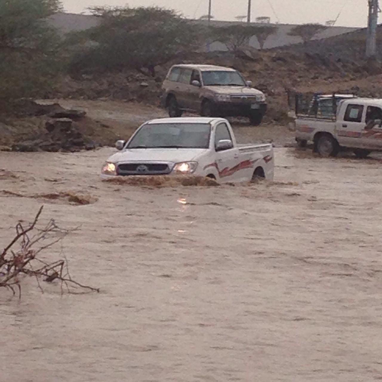 منذ 30 عاماً.. الأمطار والسيول تعزل أهالي مركز الفيض بعسير