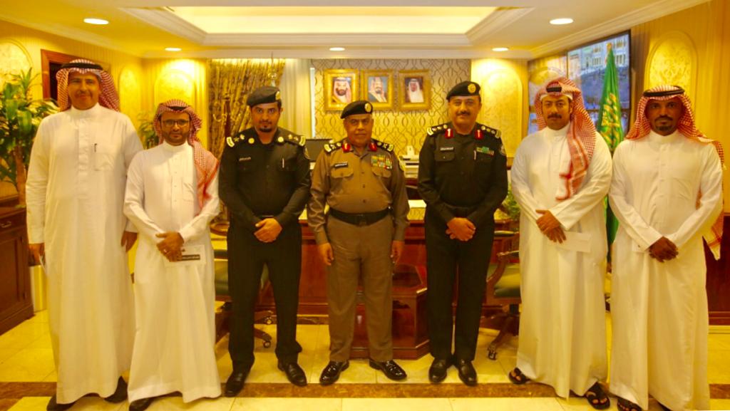 مدير شرطة مكة يكرم عدداً من منسوبي دوريات الأمن